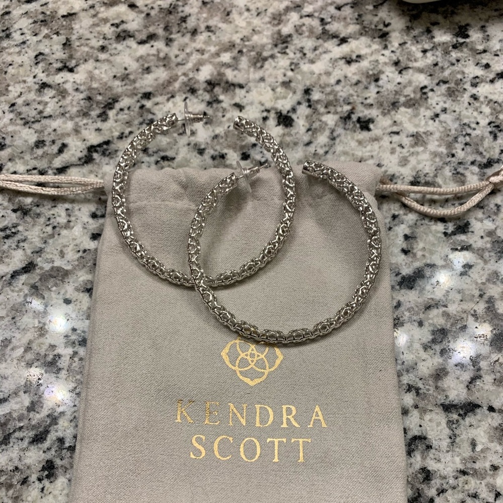 Kendra Scott Maggie Hoop Earrings in Silver